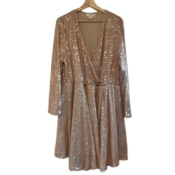 ASOS Collective the Label Curve exclusive wrap sequin mini dress in rose gold - Picture 5 of 15